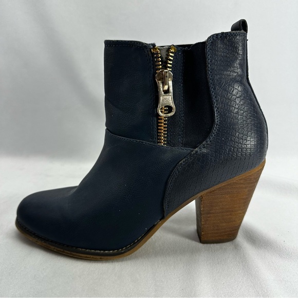 Aldo Booties Blue Casual Elegant Statement Sleek Trendy Faux Leather Versatile - Picture 5 of 8
